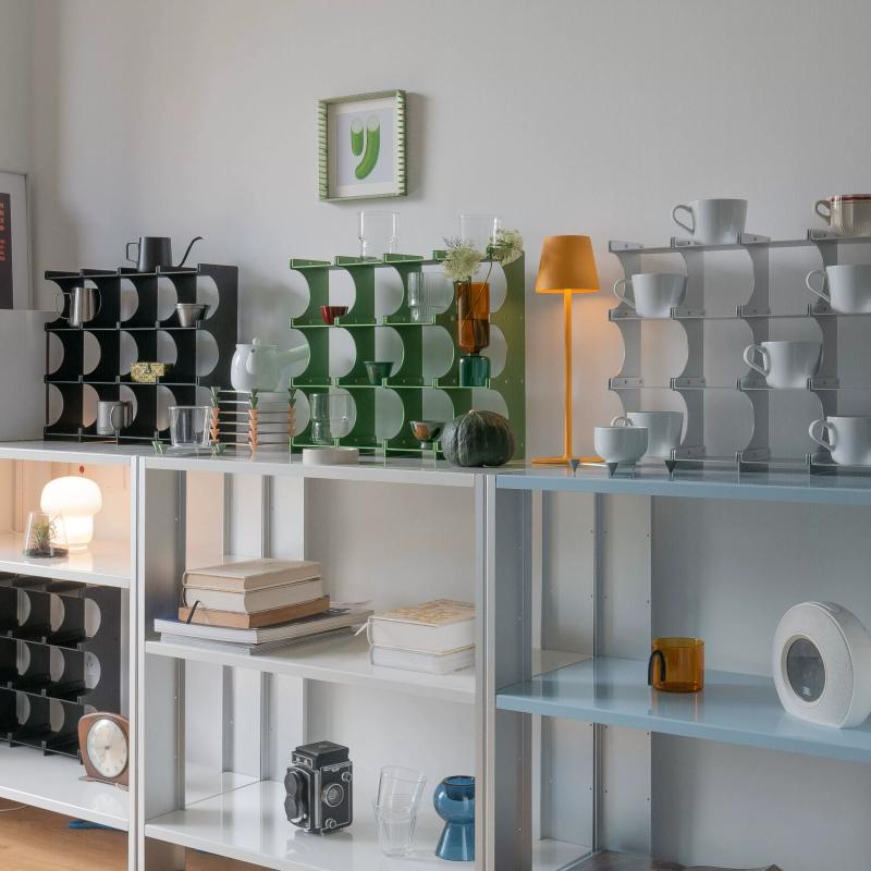 Expandable Aluminum Mug Rack & Display Shelf