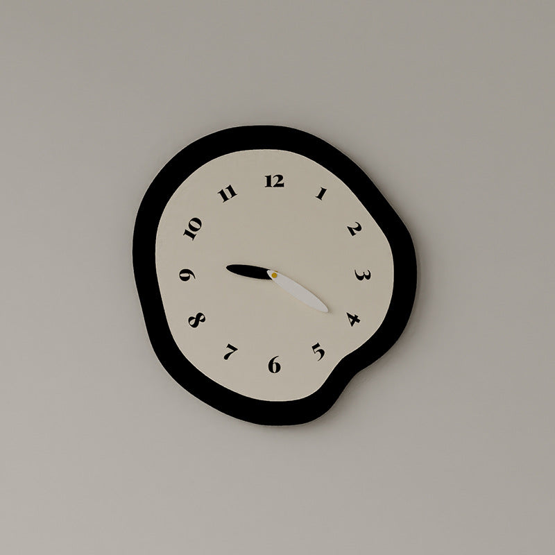 MOMO Scandinavian Wall Clock