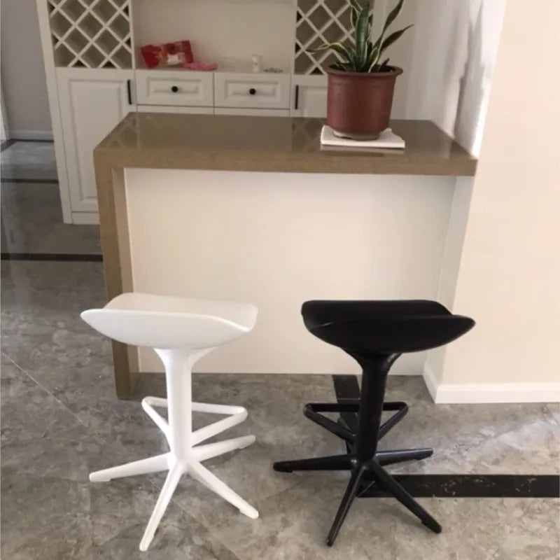 MOMO Swivel Bar Stool